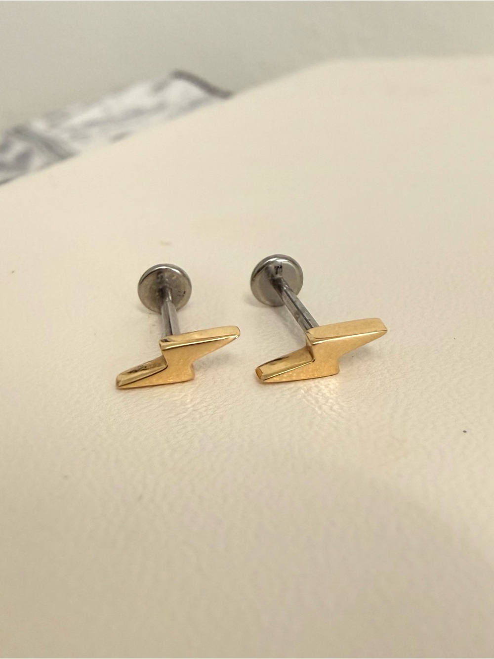 Mejuri 14k Gold Lightning Bolt Flat Back Stud Earrings